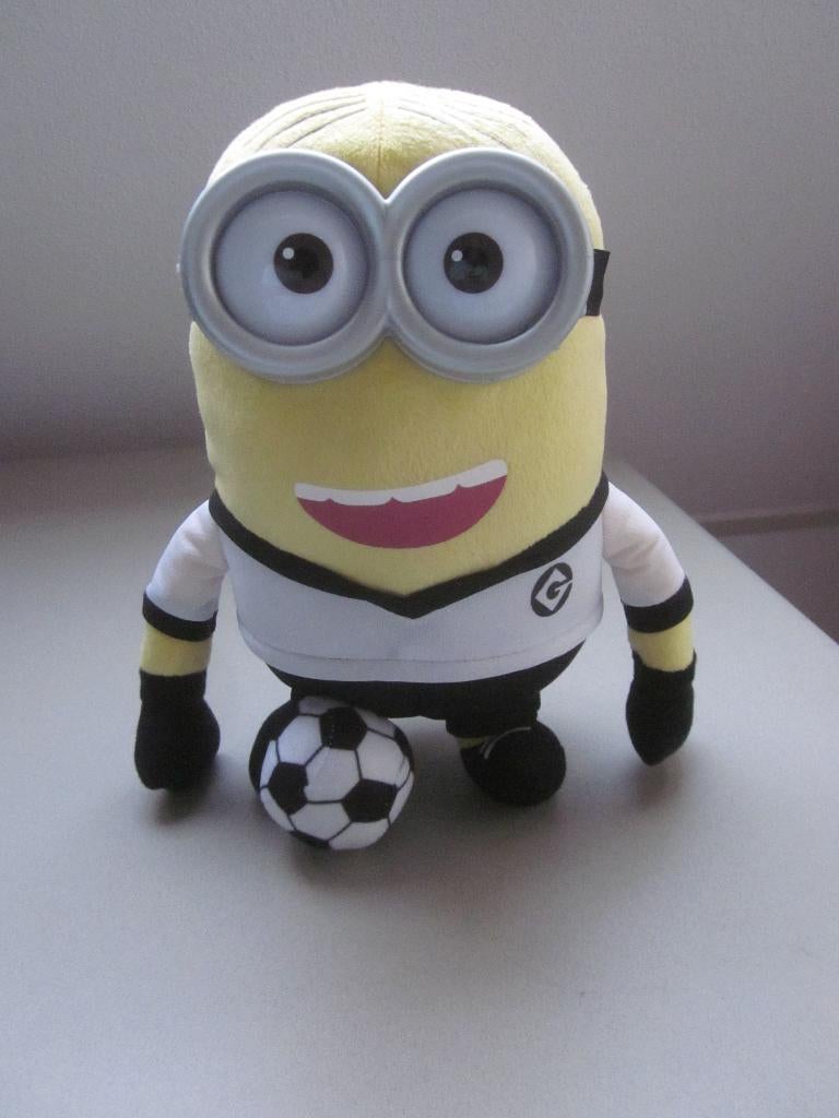 Geen label: grote Minion knuffel pop voetballer met voetbal, Overige merken, Overige typen, Ophalen of Verzenden, Zo goed als nieuw