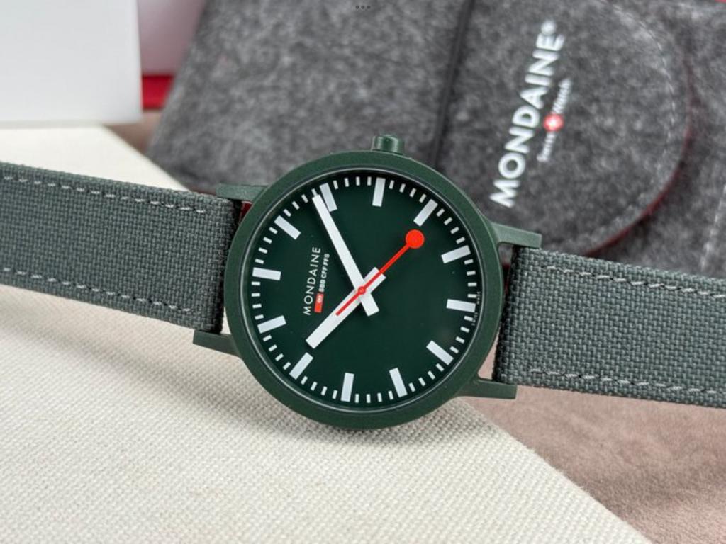 Mondaine Horloge  unisex groen, Ophalen of Verzenden, Nieuw, Overige merken