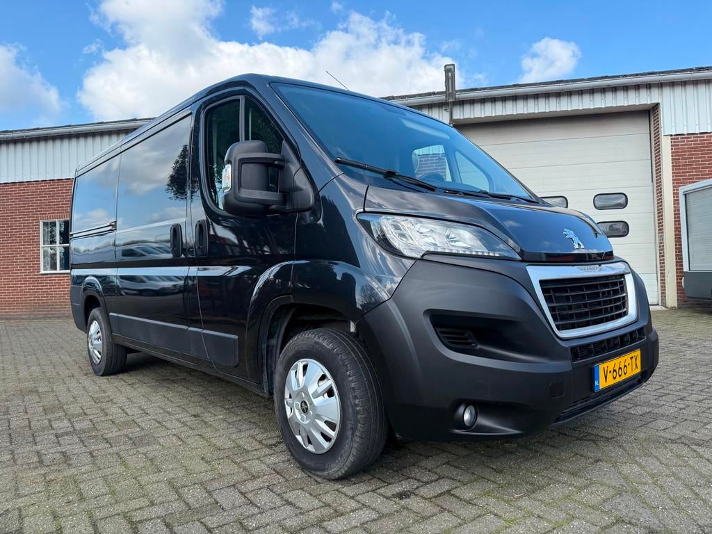 Peugeot Boxer 330 2.0 BlueHDI L2H1 Premium nette auto 2x sch, Auto's, Bestelauto's, Voorwielaandrijving, Gebruikt, Euro 6, 4 cilinders