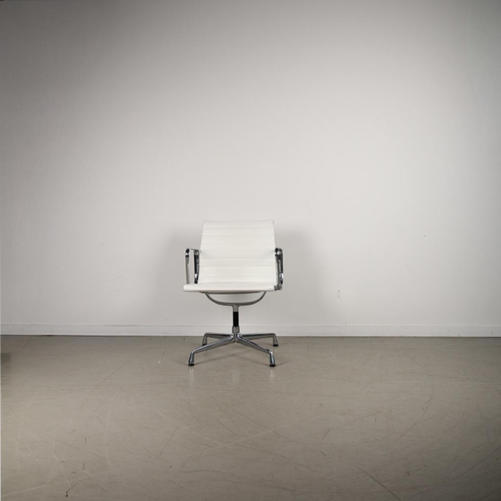 48x Vitra Eames EA 107 Stoel Wit Leer – Chroom, Niet ingevuld, Wit, Niet ingevuld, Leer