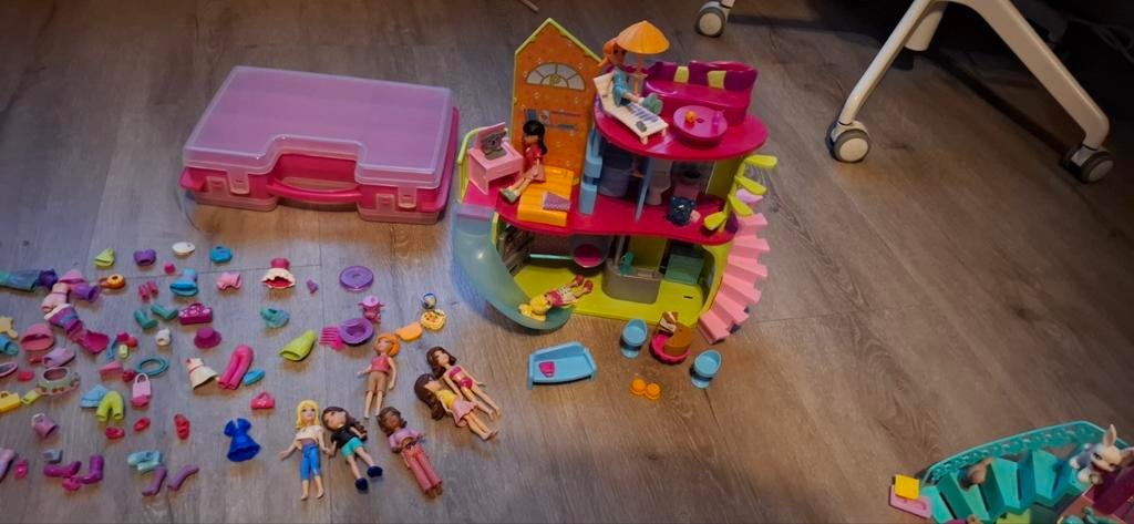Polly pocket huisjes, auto, vliegtuig, camper, disco, enz, Ophalen, Zo goed als nieuw, Poppenhuis