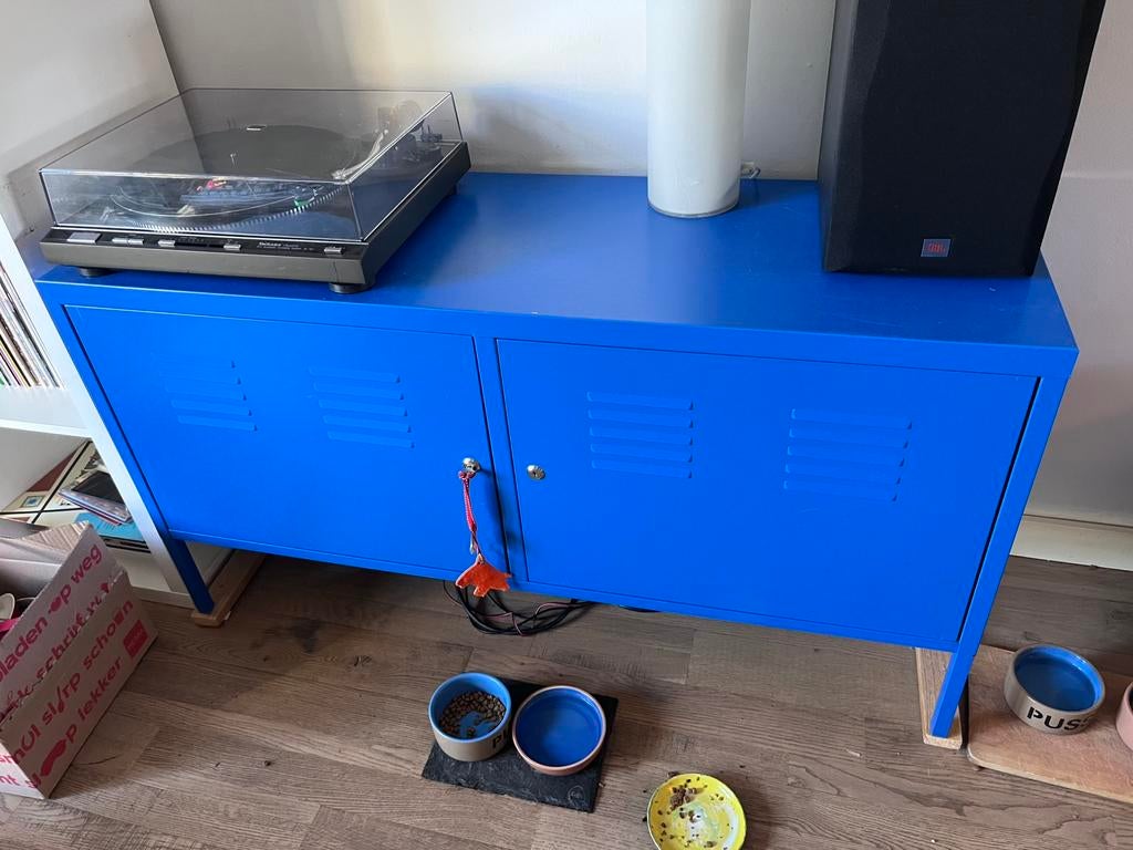 Blauwe Ikea metalen meubelkast IKEA PS, Ophalen, 50 tot 100 cm, Zo goed als nieuw, Minder dan 100 cm