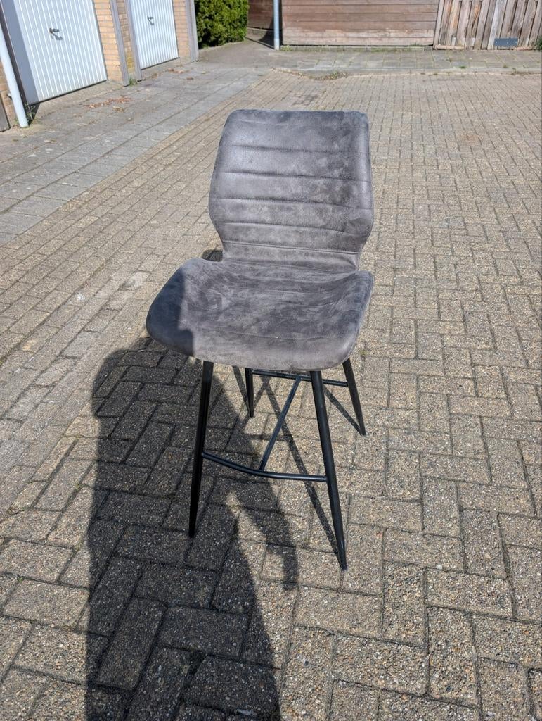 Set van 4 comfortabele bar krukken - Grijs, Ophalen, Gebruikt, Met voetsteun, 60 tot 90 cm