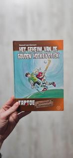 Gerard van Gemert - Het geheim van de gouden hockeystick, Boeken, Ophalen of Verzenden, Zo goed als nieuw, Gerard van Gemert, Fictie algemeen