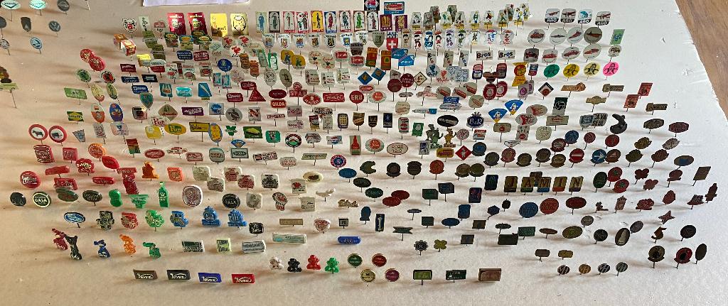 verzameling speldjes 450 stuks, Verzamelen, Ophalen of Verzenden, Zo goed als nieuw, Overige onderwerpen, Speldje of Pin