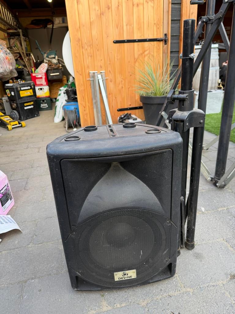 Devine Artis 12A actieve speaker met standaard, Gebruikt, Overige typen, 120 watt of meer, Ophalen