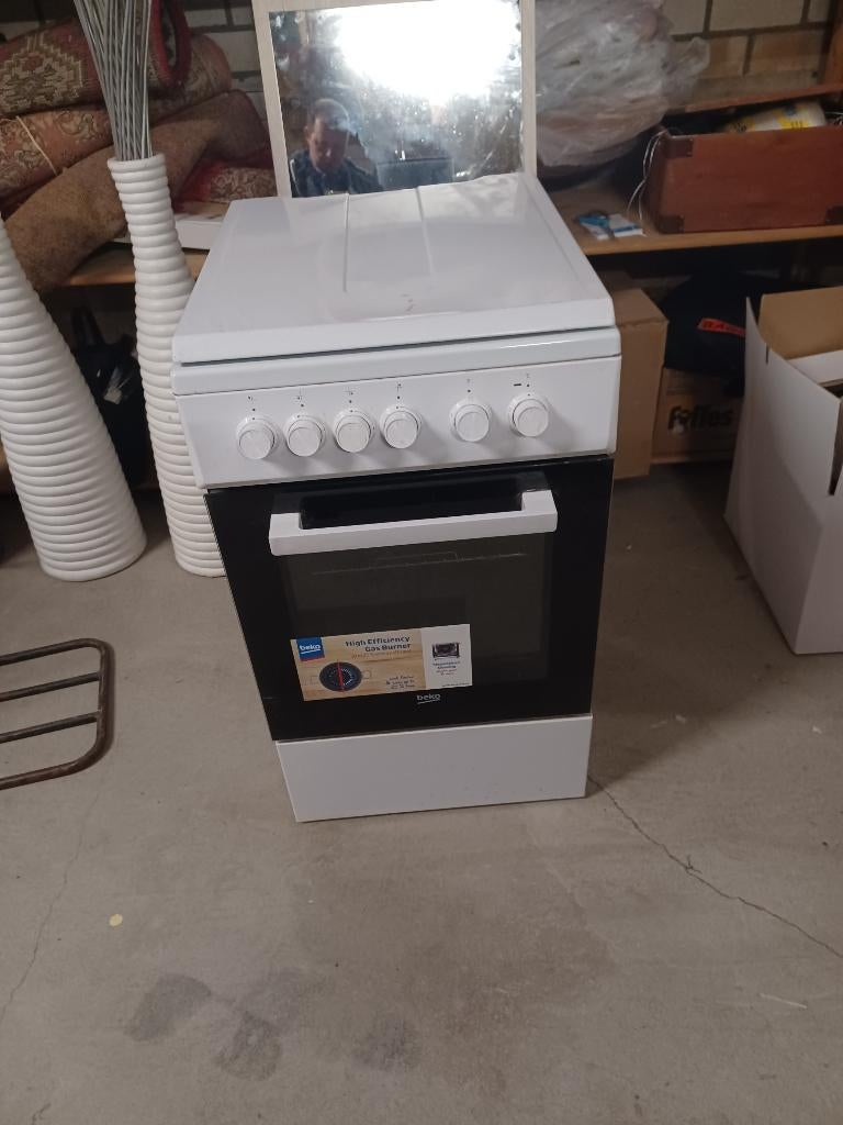 Beko fornuis met oven, Ophalen, Grill, 4 kookzones, Zo goed als nieuw