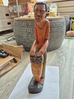 Houten beeld Afrikaanse man met trommel - Handgesneden, Antiek en Kunst, Ophalen of Verzenden