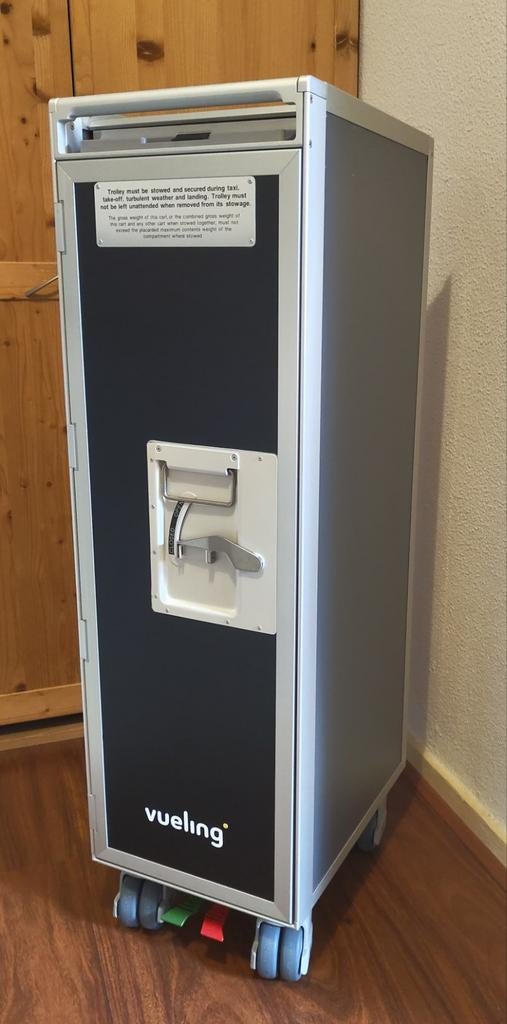 Gloednieuwe Vueling vliegtuig halfsize trolley + lades enz, Ophalen of Verzenden, Overige instrumenten