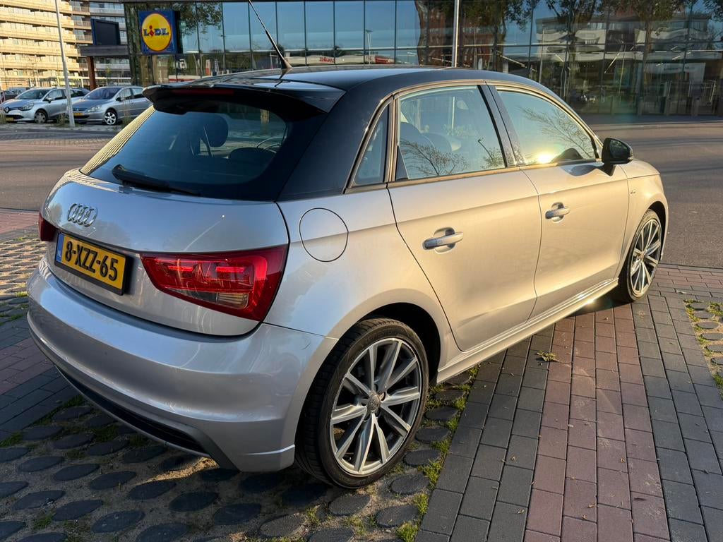 Audi A1 1.2 Tfsi 63KW SB 2014 Grijs, Auto's, Audi, Voorwielaandrijving, Zwart, 4 cilinders, Leder en Stof