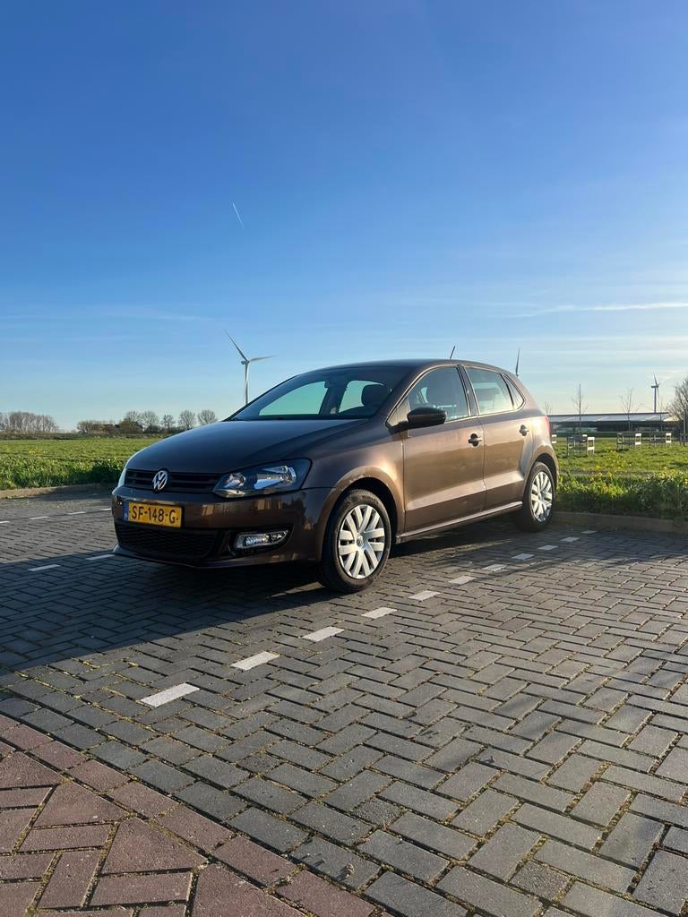 Volkswagen Polo 1.2 51KW 2013 Bruin, Auto's, Volkswagen, Voorwielaandrijving, 967 kg, 40 €/maand, Bruin