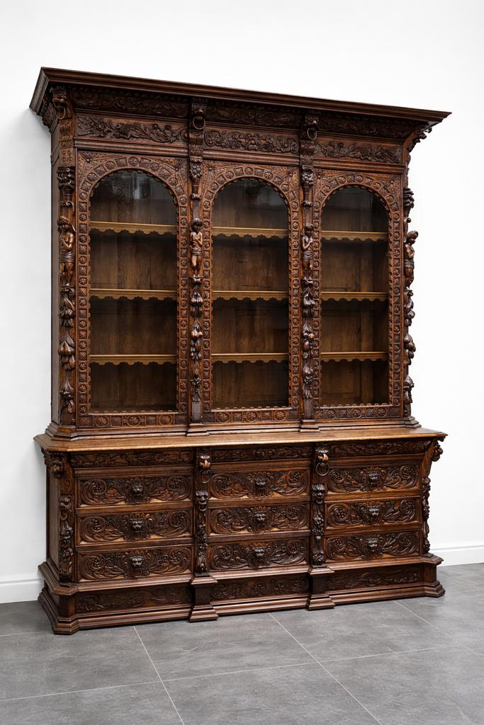 Grote Vlaamse neo-renaissance pronkkast met beeldsnijwerk, Antiek en Kunst, Ophalen