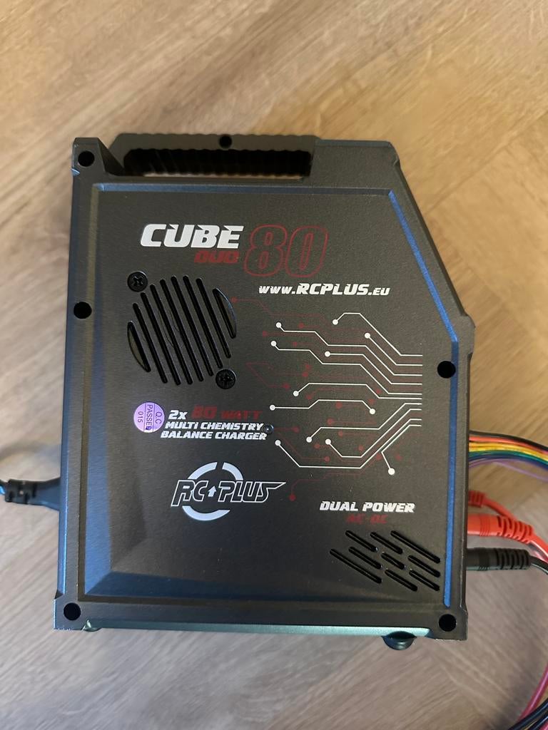 RC Plus Cube duo lader (lipo 1s tot 6s), Ophalen of Verzenden, Zo goed als nieuw