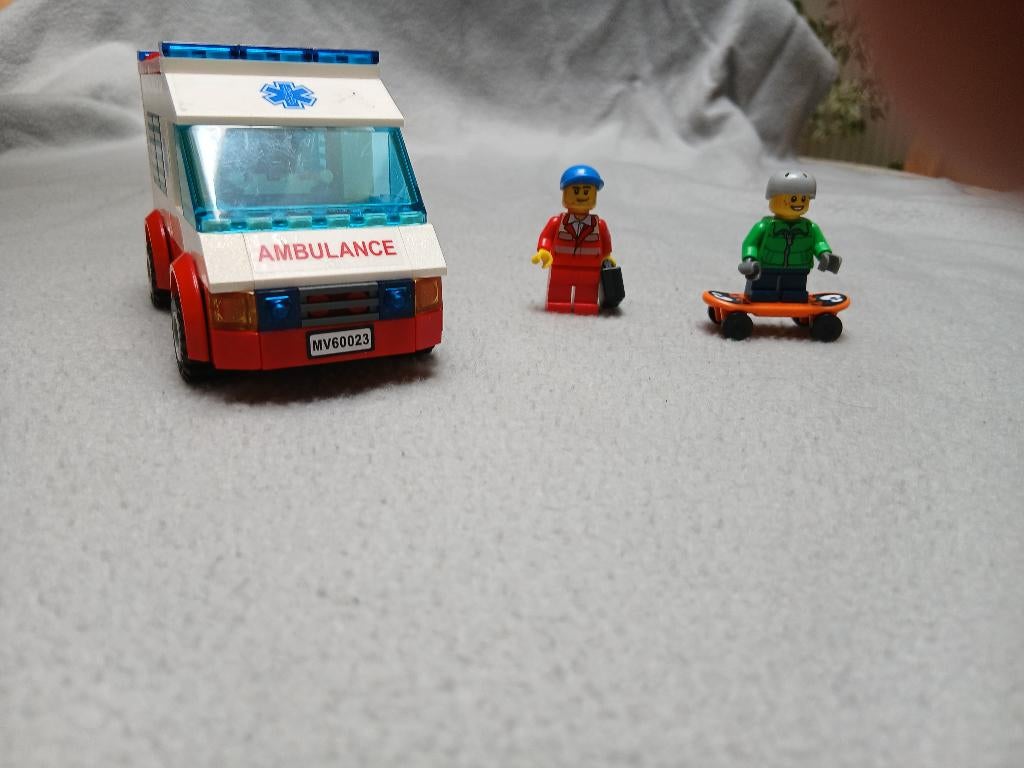 Lego City Ambulance 60023, Kinderen en Baby's, Speelgoed | Duplo en Lego, Lego, Ophalen of Verzenden, Complete set, Compleet