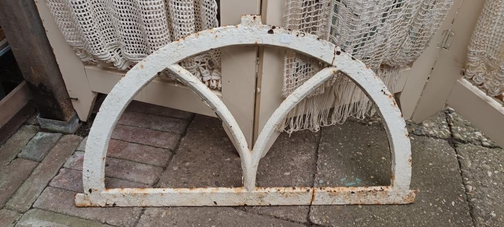 Oud stalraam halfrond brocante staat 35,5 x 63,5 cm, Ophalen of Verzenden