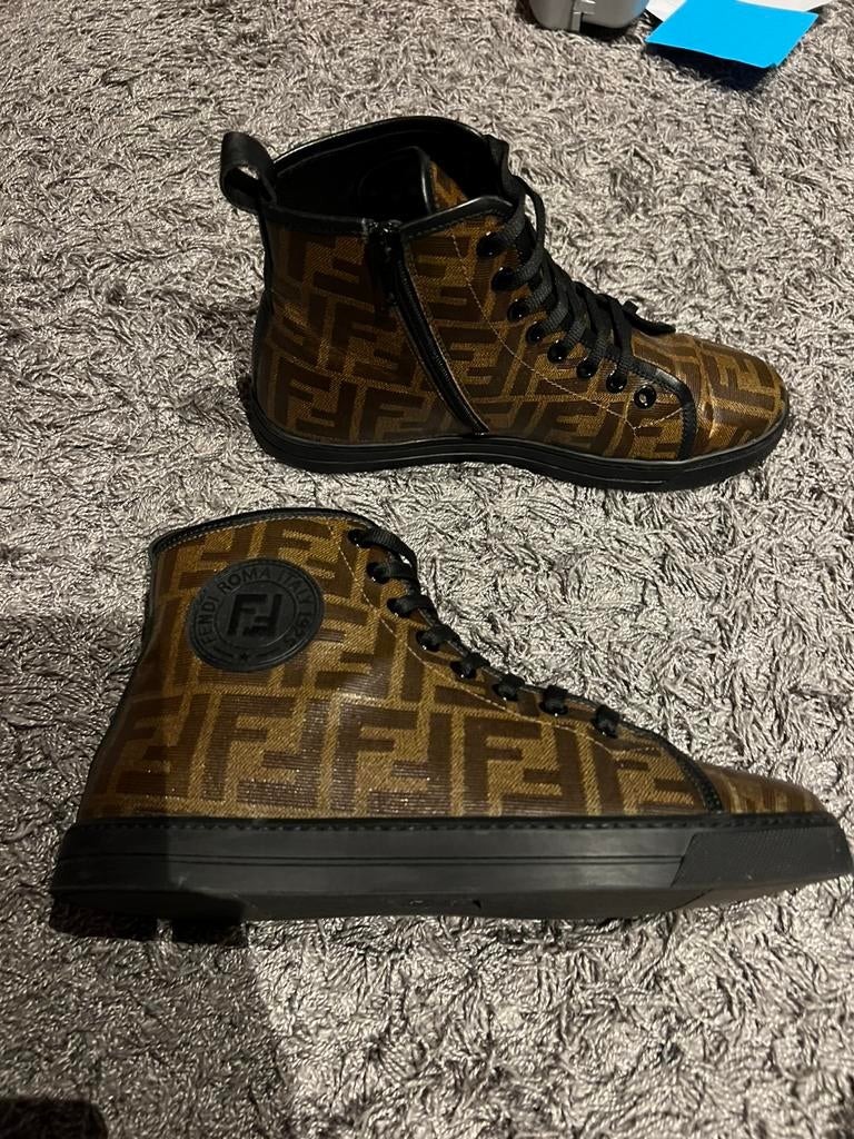 FENDI sneakers maat 37 origineel zgan, Bruin, Fendi, Ophalen of Verzenden, Sneakers of Gympen