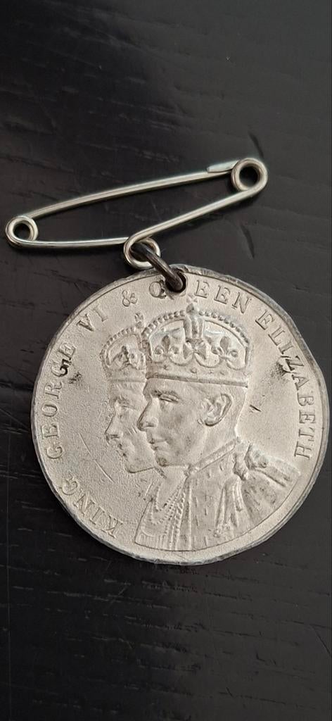 Munt King George VI 1937 bieden, Postzegels en Munten, Penningen en Medailles, Ophalen of Verzenden, Overige materialen