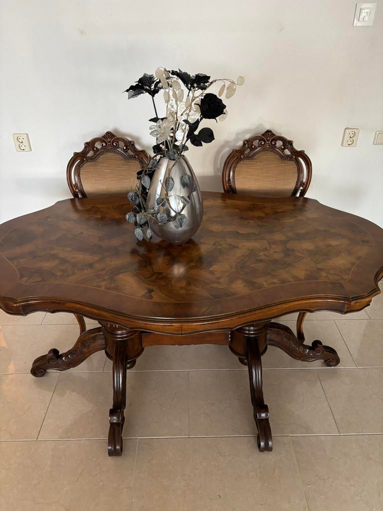 Prachtige antiek noten houten eettafel met 6 stoelen, Ophalen