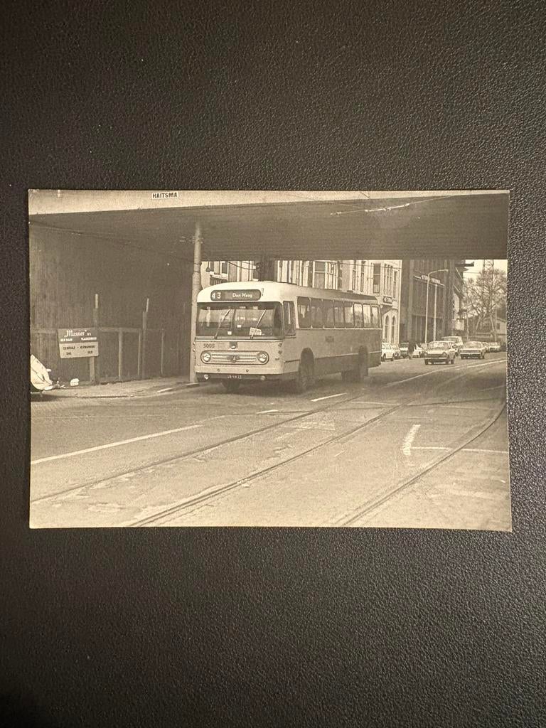 Originele foto NZH 5005 bij Den Haag CS (1975), Verzamelen, Spoorwegen en Tramwegen, Ophalen of Verzenden, Gebruikt, Bus of Metro