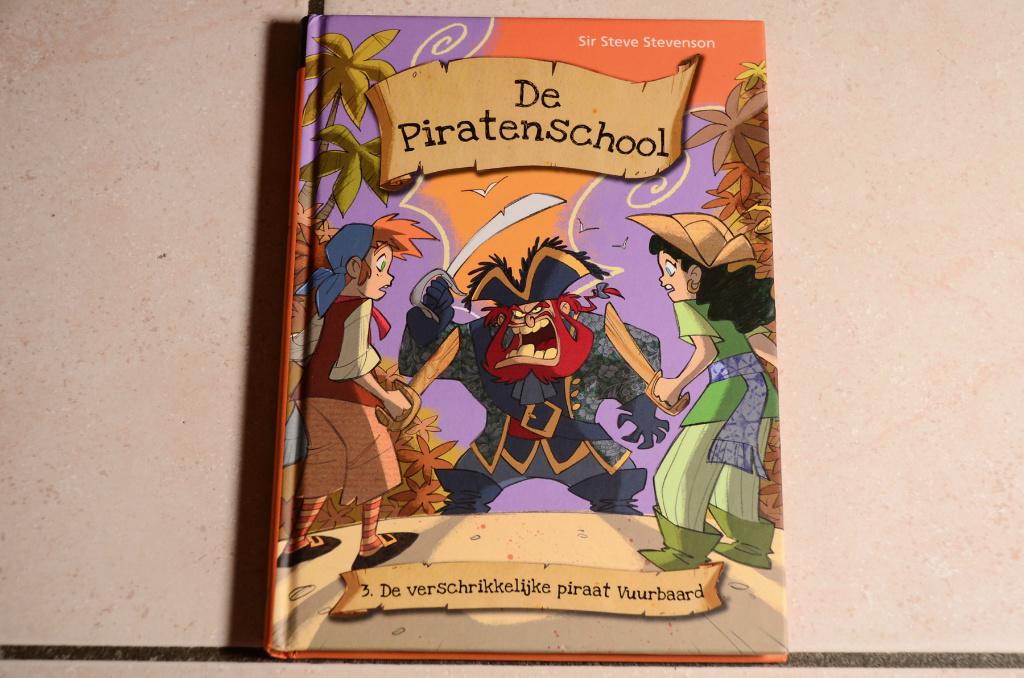 De piratenschool De verschrikkelijke piraat Vuurbaard!, Boeken, Ophalen of Verzenden, Zo goed als nieuw, Fictie algemeen