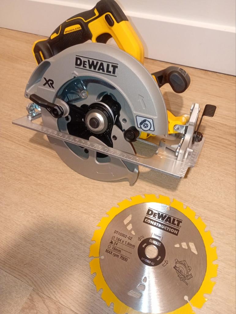 DeWalt DCS570 Cirkelzaag 18V XR - Zo goed als nieuw, Cirkelzaag, DeWalt, 70 mm of meer, Ophalen of Verzenden