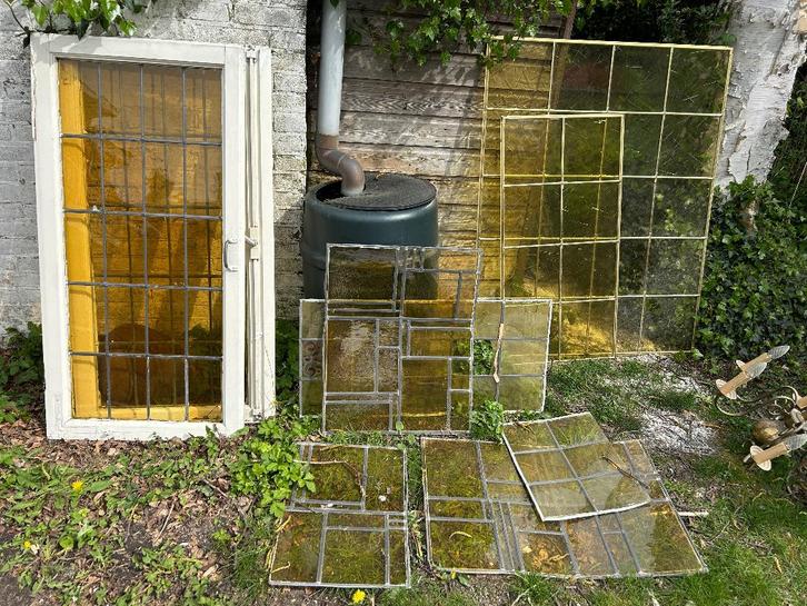 Gratis Glas en lood en 2x lampen, Doe-het-zelf en Verbouw, Glas en Ramen, Gebruikt, Glasplaat, Minder dan 80 cm, Minder dan 80 cm