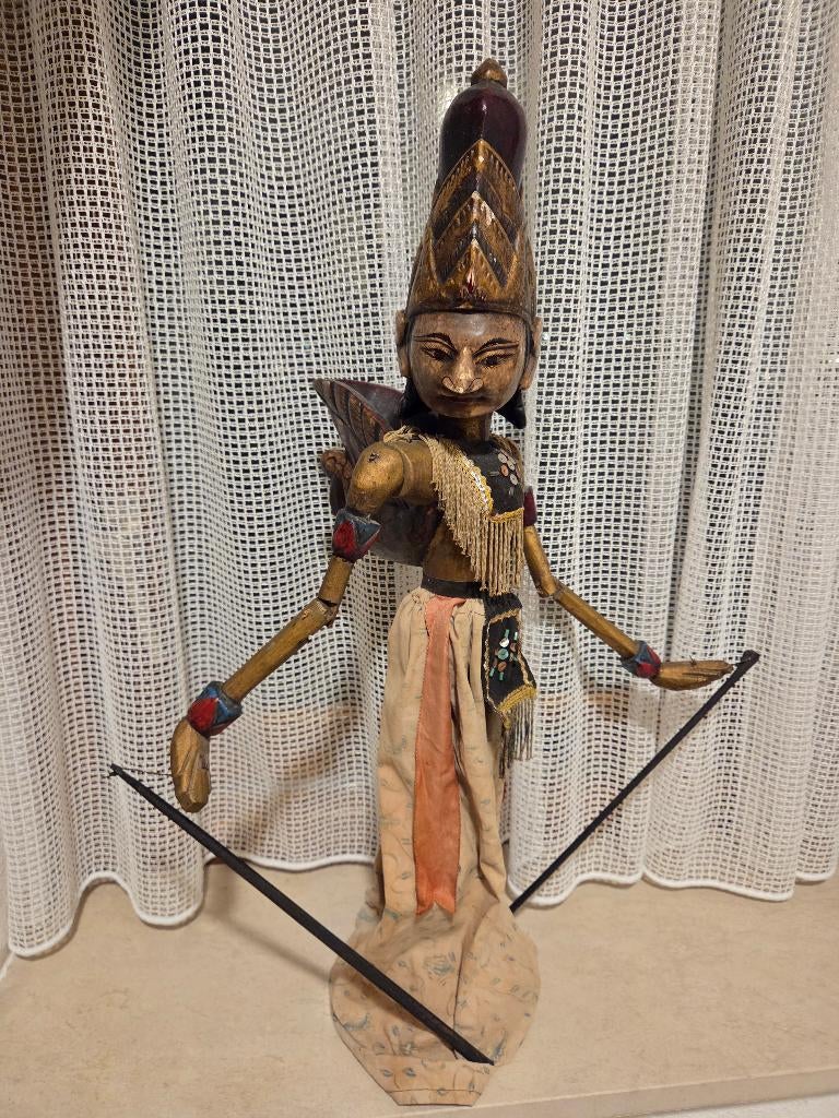 2 Indonesische Wajang poppen op standaard, Antiek en Kunst, Ophalen