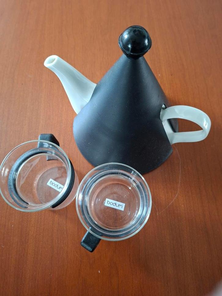 Theeset: theepot met theemuts en 2 theeglazen, Huis en Inrichting, Keuken | Keukenbenodigdheden, Gebruikt, Ophalen