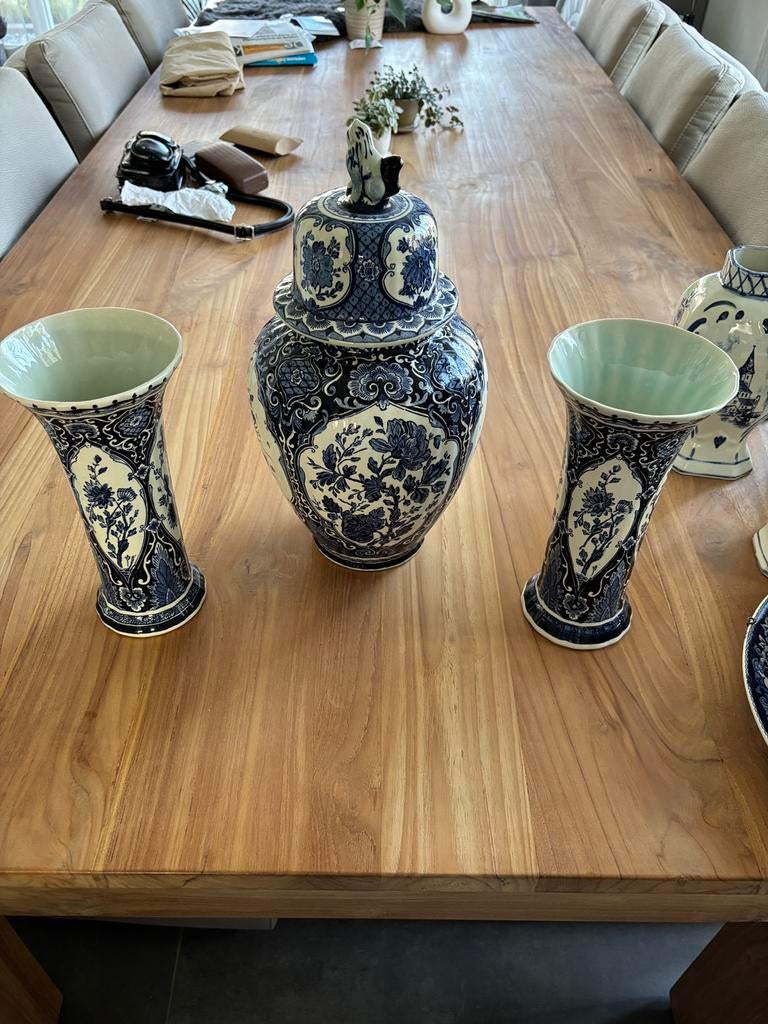 Delfs blauwe vazen, Ophalen