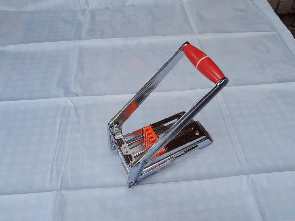 frietsnijder patatsnijder tomado, Huis en Inrichting, Keuken | Keukenbenodigdheden, Ophalen, Overige typen, Zo goed als nieuw