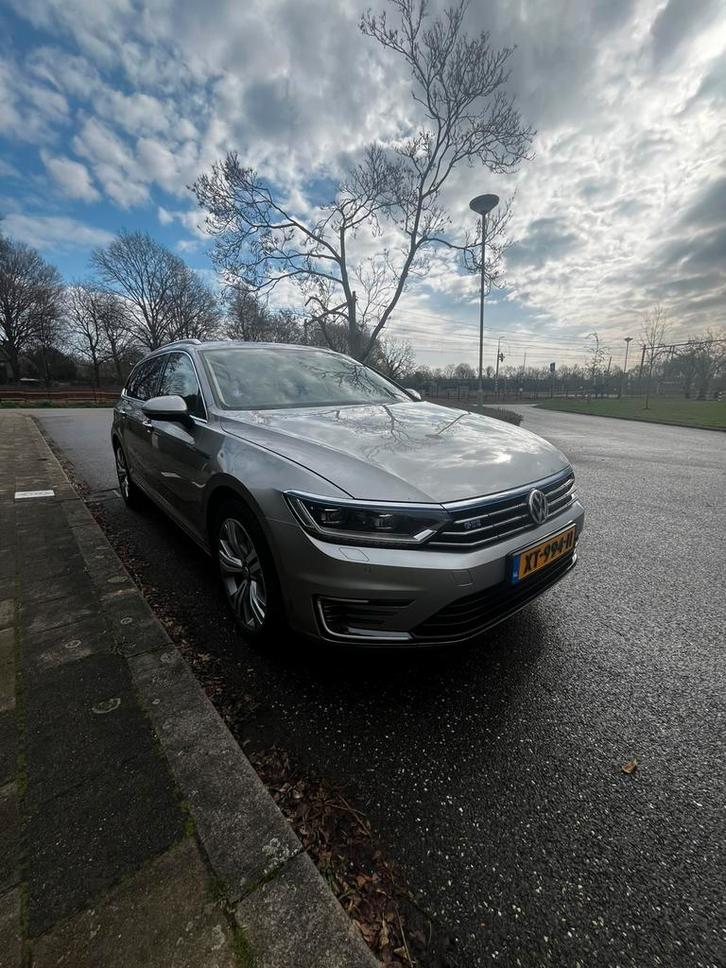 Volkswagen Passat GTE in nette staat 218pk 6-DSG, Auto's, Volkswagen, Particulier, Passat, Achteruitrijcamera, Adaptive Cruise Control