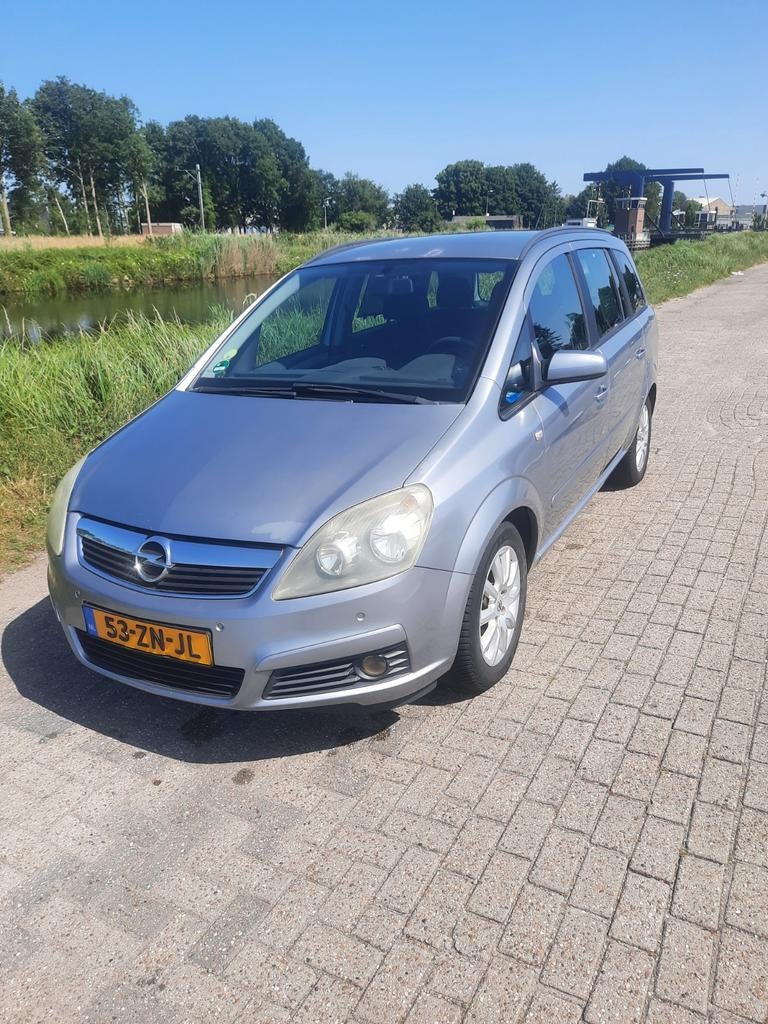 Opel Zafira 1.8 2008 Grijs, Auto's, 4 cilinders, Grijs, Particulier, 1403 kg