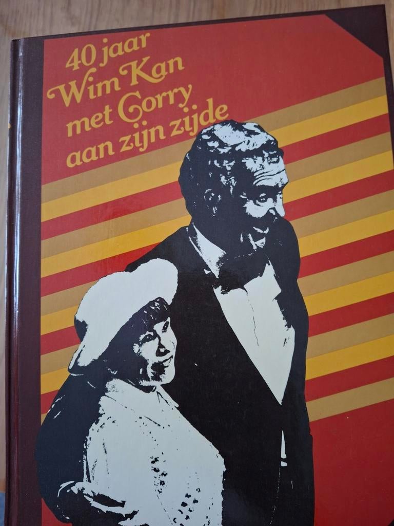 40 jaar Wim Kan met Corry aan zijn zijde, Boeken, Ophalen