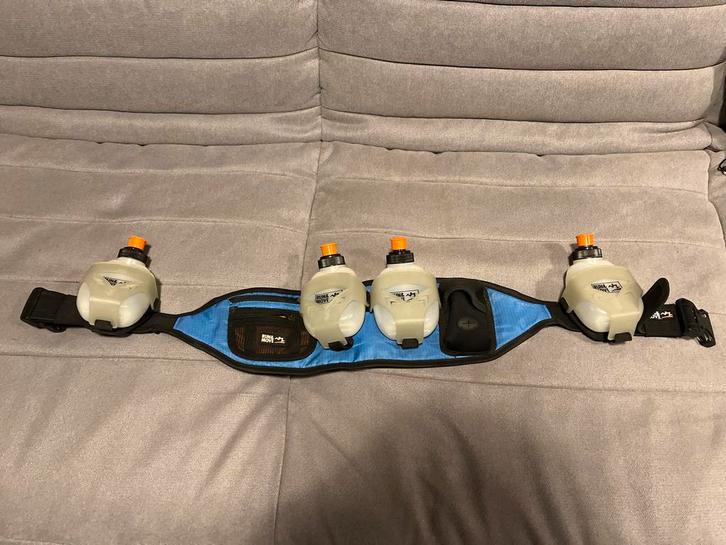 Run & Move hardloopgordel met 4 bidons, Sport en Fitness, Loopsport en Atletiek, Gebruikt, Overige typen, Hardlopen, Overige merken