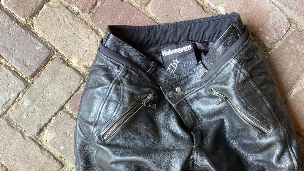 Halvarssons leren dames motorbroek maat 40, Kleding | Dames, Broeken en Pantalons, Ophalen of Verzenden, Zo goed als nieuw, Maat 38/40 (M)