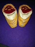 Originele leren gevoerde babyslofjes maat M - L, ZGAN, Kinderen en Baby's, Babykleding | Schoentjes en Sokjes, Slofjes, Vintage, chinese origine