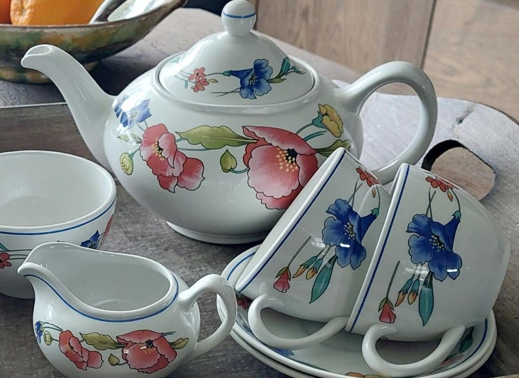 Vrolijk theeservies voor bijvoorbeeld Pasen, Ophalen, Zo goed als nieuw, Rechthoekig