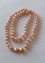 Roze Akoya Parel Ketting met 14K Strikjes Slot, Ophalen of Verzenden, Nieuw, Roze, Goud