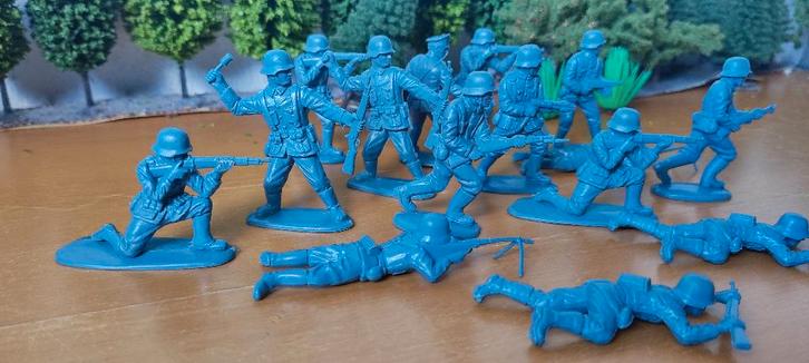 matchbox german infantry 15 soldaatjes 1/32, Hobby en Vrije tijd, Modelbouw | Figuren en Diorama's, Gebruikt, 1:35 tot 1:50, Ophalen of Verzenden