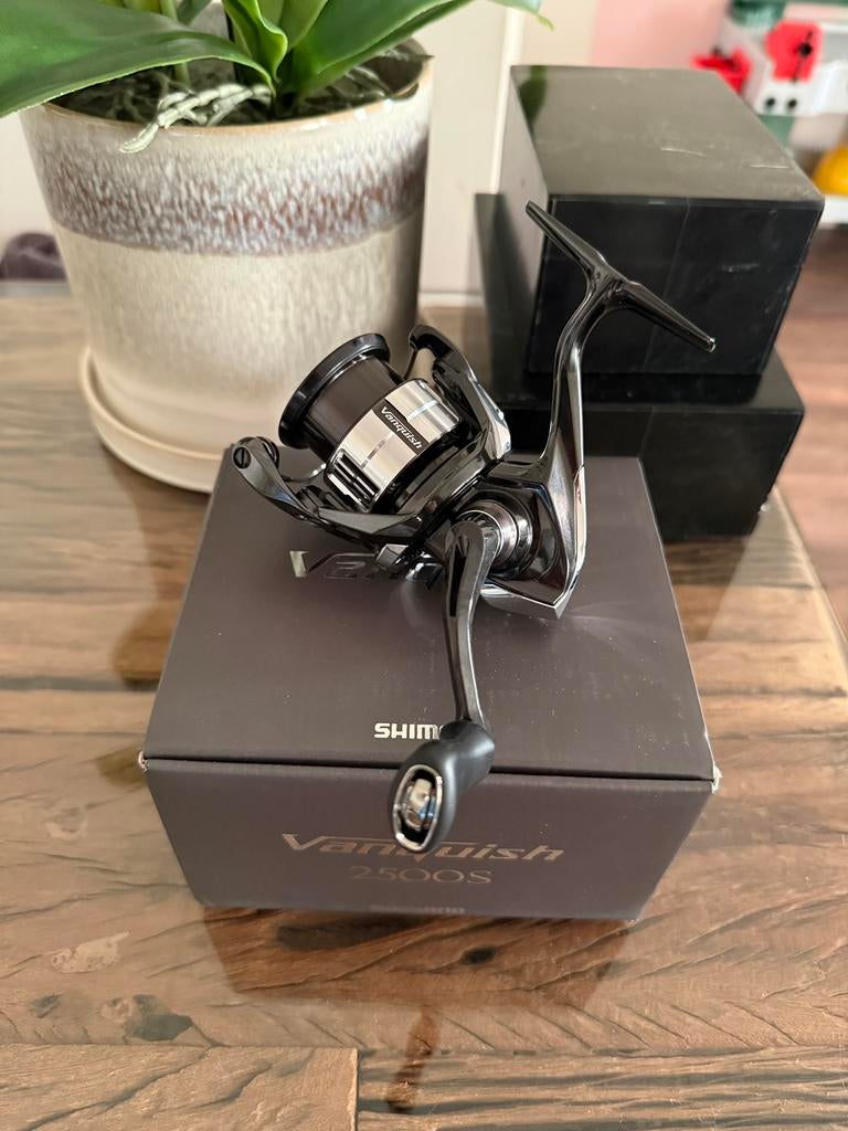 Shimano Vanquish FC 2500S (2024) – Nieuwstaat, Watersport en Boten, Ophalen of Verzenden, Zo goed als nieuw, Molen