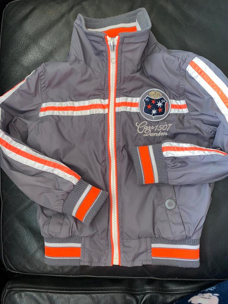 Schattige zgan jasje in maat 104 van merk Cars Jeans, Kinderen en Baby's, Kinderkleding | Maat 104, Zo goed als nieuw, Jongen of Meisje
