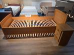 Massief houten bed met nachtkastje, Ophalen, 90 cm, Eenpersoons, Zo goed als nieuw