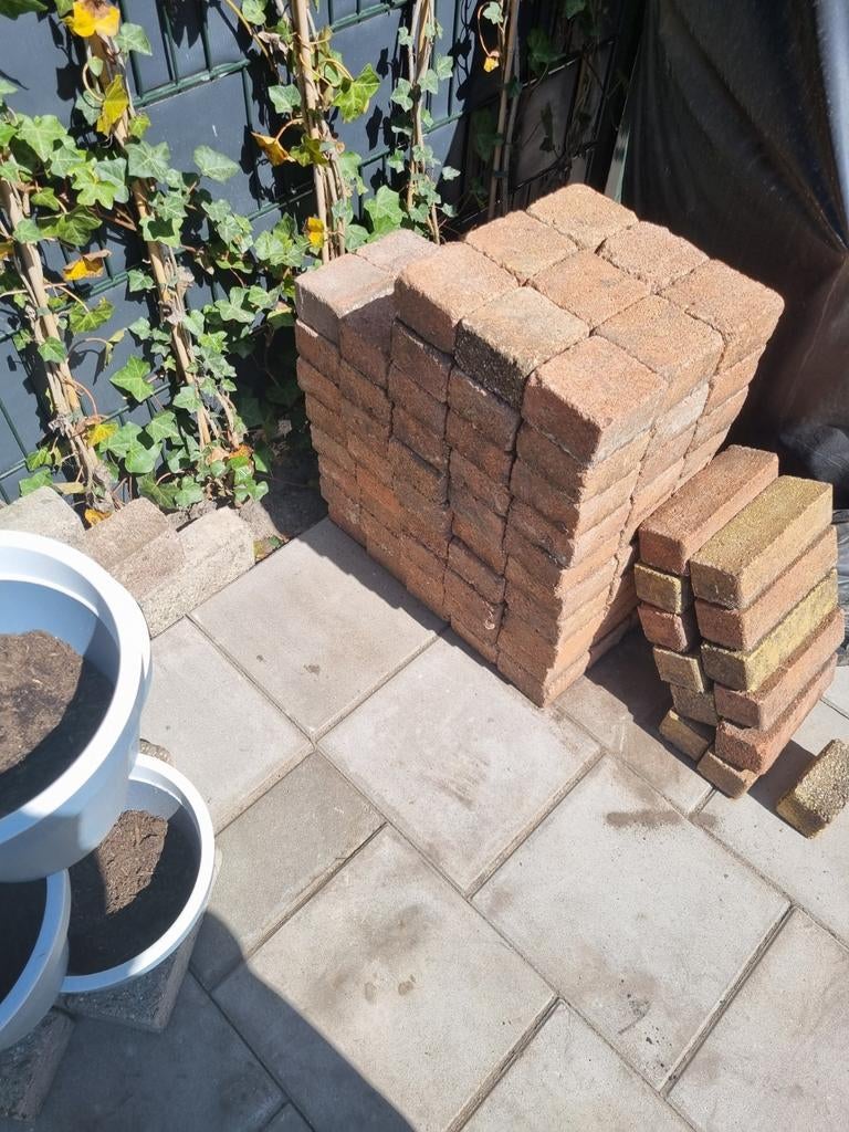 Gebruikte klinkers en terrastegels voor tuin of oprit, Tuin en Terras, Tegels en Klinkers, Ophalen, Overige materialen, Gebruikt