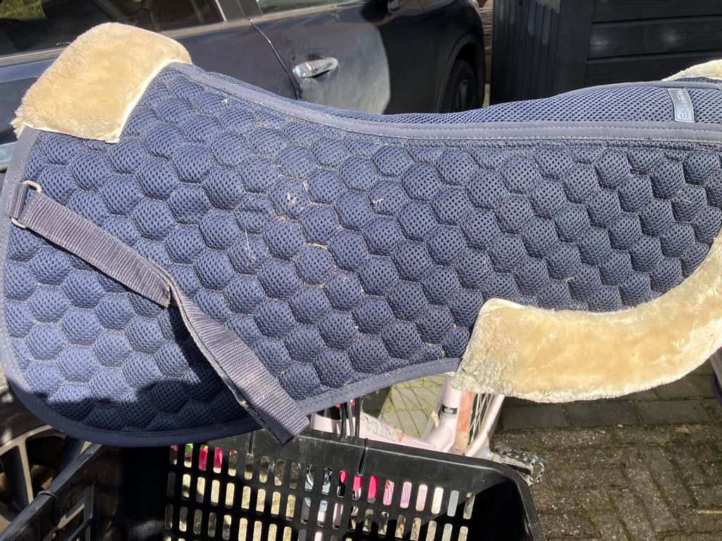 Onderlegger bontje Eskadron, Dieren en Toebehoren, Paarden en Pony's | Dekens en Dekjes, Ophalen of Verzenden, Zo goed als nieuw