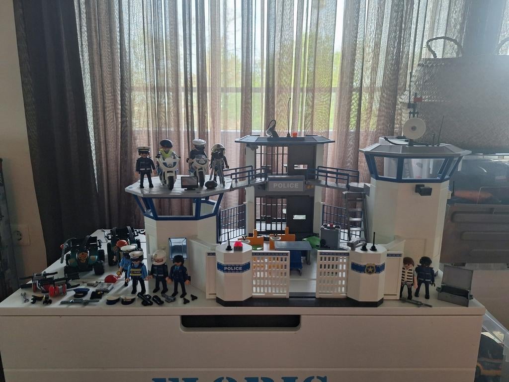 Playmobil politiebureau met veel extra's, Ophalen, Zo goed als nieuw