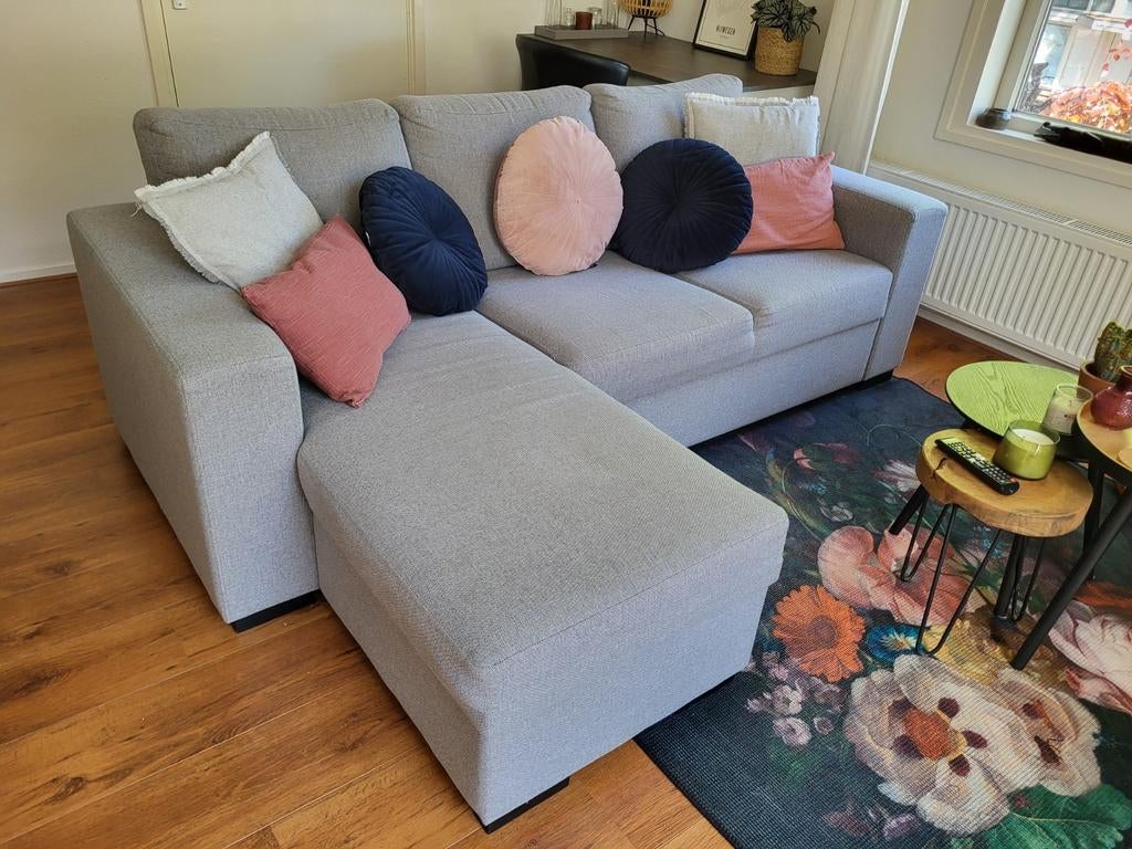 Lichtgrijze hoekbank met loungegedeelte, goede staat, Gebruikt, 100 tot 125 cm, Driepersoons, Ophalen of Verzenden