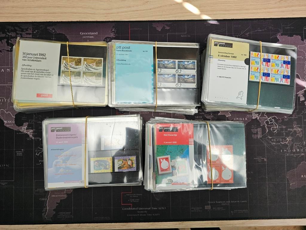 250 complete postzegelmapjes van 1 t/m 250, Ophalen of Verzenden