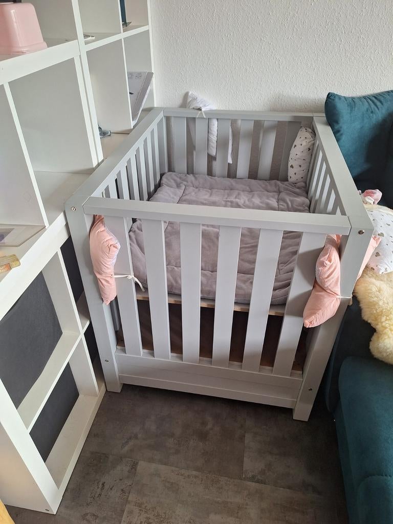 Grijze babybox met opbergla, Kinderen en Baby's, Boxen, Ophalen of Verzenden