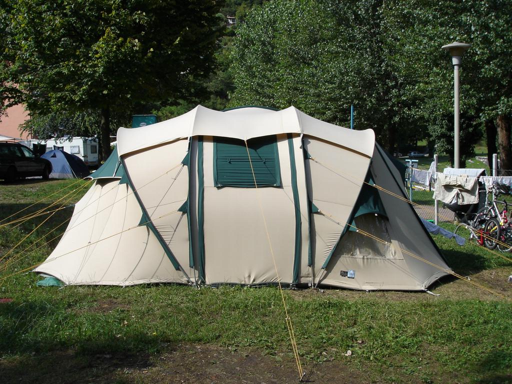 Grote katoenen familietent met 2 slaapcabines en luifel, Caravans en Kamperen, Tenten, Ophalen, Gebruikt, Tot en met 4