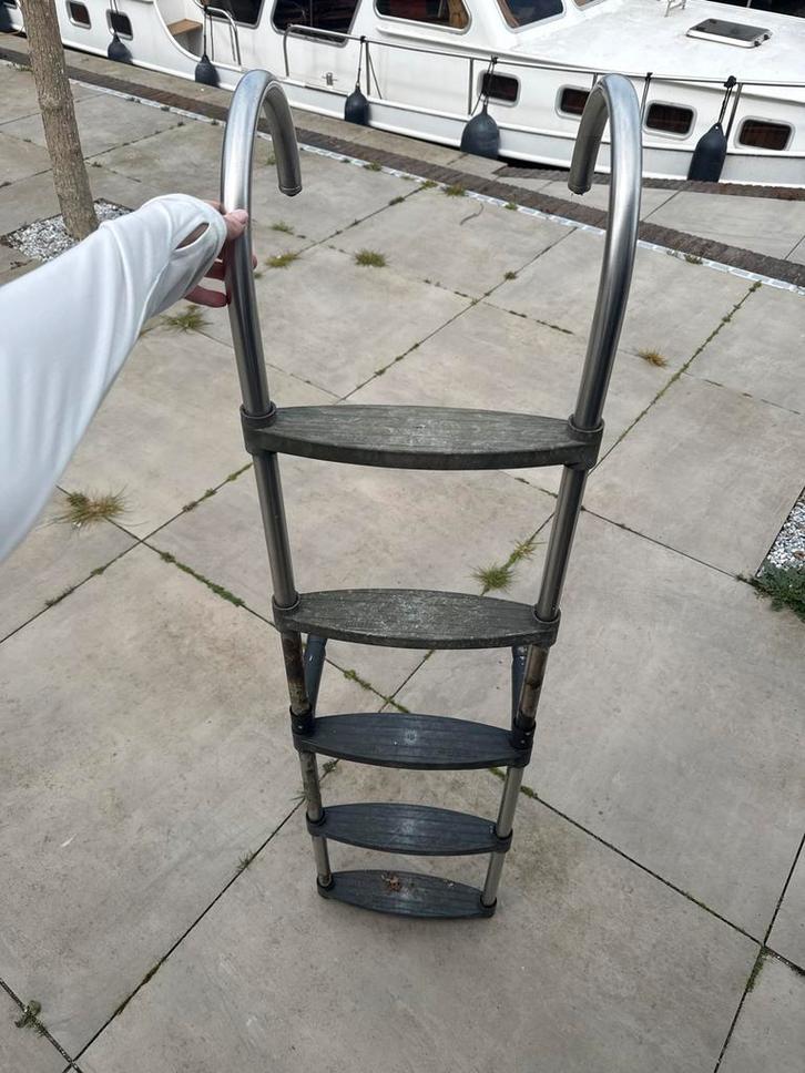 RVS bootladder met kunststof treden - 140 cm hoog, Watersport en Boten, Accessoires en Onderhoud, Gebruikt, Overige typen, Ophalen of Verzenden